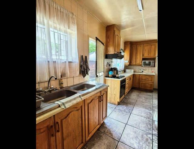 3 BEDROOM HOUSE FOR SALE IN SASOLBURG EXT 12